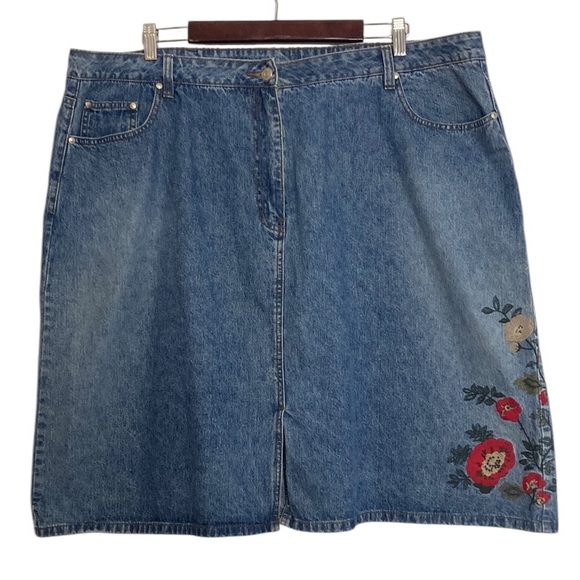 Vintage Jean Skirt Womens 1X Blue Denim Red Embroidered Floral Coastal Cowgirl - Picture 1 of 13